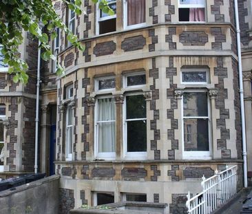 3 bedroom flat to rent - Photo 4