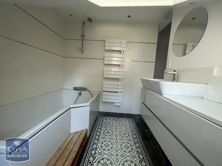 Appartement à louer 4 pièces 69.81m² - Photo 2