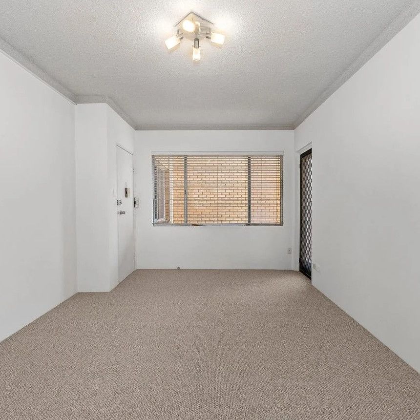 Stylishly Renovated Two-Bedroom Unit in a Prime Eastwood Location - Photo 1