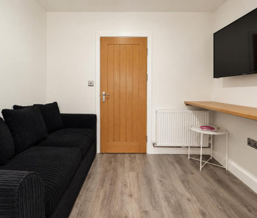 1 bedroom in a house share to rent - Photo 2