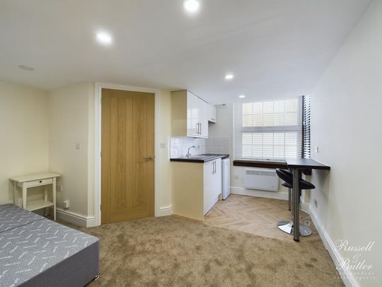 Studio to rent - Photo 1