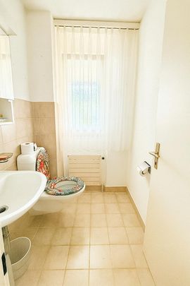 Charmante 2.5-Zimmer-Wohnung mit Gartensitzplatz befristet bis 30.... - Foto 1