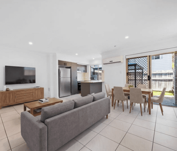 Modern 3-Bedroom Townhouse with Pool Access – Walk to Eagleby South State School - Photo 1