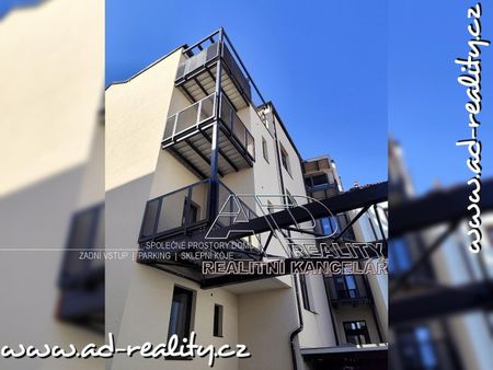 Pronájem bytu 1+kk a garsoniéry 40 m² - Fotografie 4