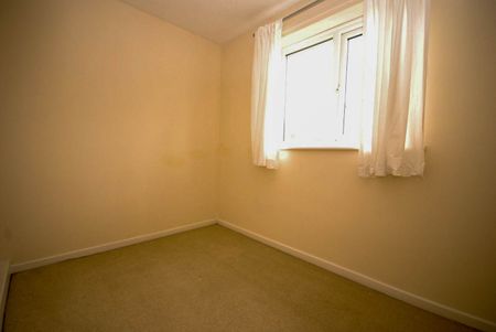 3 bed semi-detached house to rent in The Crest, Dinnington, NE13 - Photo 4
