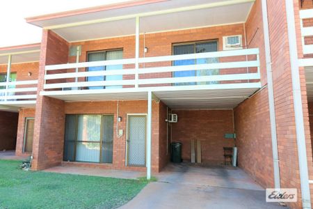 3 BEDROOM TOWN HOUSE PERFECT FOR YOU AND YOUR FAMILY! - Photo 2