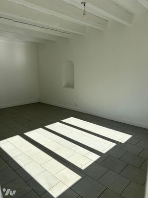 MAISON DE BOURG ENTIEREMENT RENOVEE AVEC GARAGE + JARDIN INDEPENDANT - Photo 1