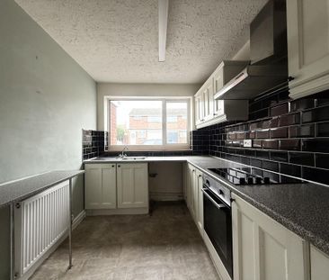 4 bedroom semi-detached house to rent - Photo 6