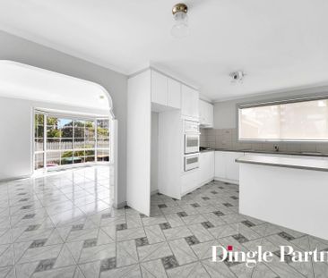 5 MIN WALK FROM THE TRAIN STATION! - Photo 3