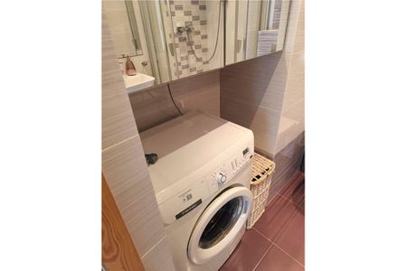 Mieszkanie z miejscem parkingowym i komórką - Фото 2