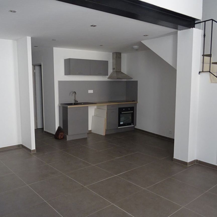 Maison de village RDC+2 niveaux, T3 + garage - Photo 1