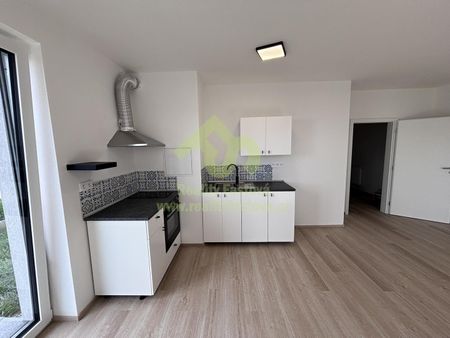 Pronájem bytu 1+kk a garsoniéry 86 m² - Fotografie 2