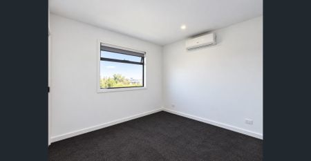 3 Bedroom Townhouse in the Heart of Dandenong!!! - Photo 2