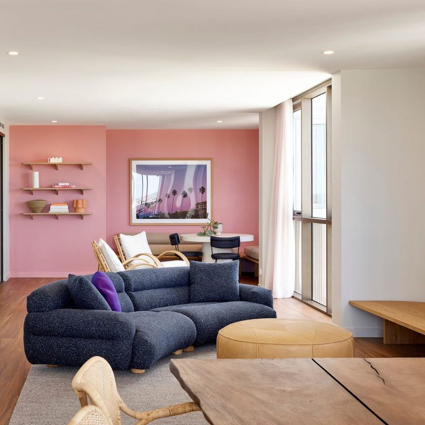 Furnished 1 Bedroom Apartment in the James St Precinct- FLEXIBLE LEASE TERMS. - Photo 1