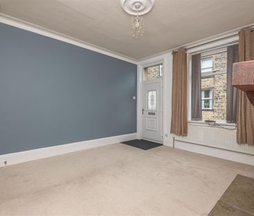 3 bed terraced house to rent in John Street, Greetland, Halifax - Photo 3