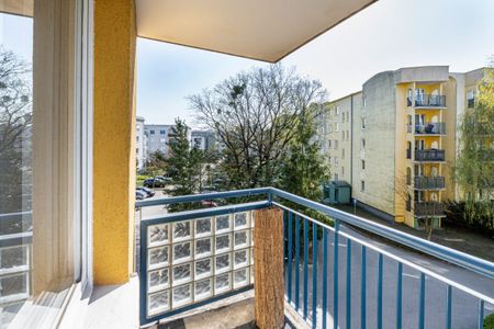 Przestronna kawalerka, oddzielna kuchnia, balkon 30.4 m² - Photo 2