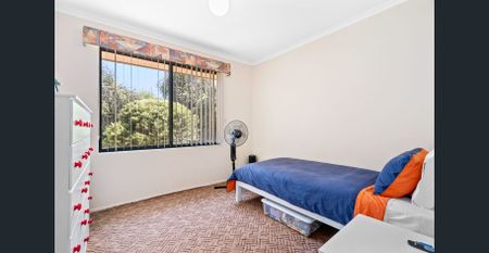 Lovely 3 bedroom home close to schools and shops - Photo 3