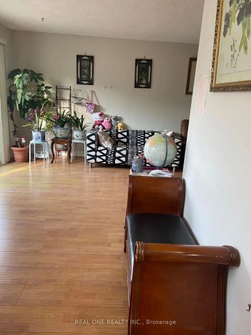 334 Chester Le Boulevard #MAIN - Photo 2