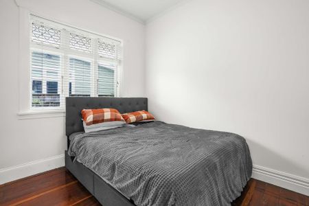 2 Bedroom, Petone - Photo 2