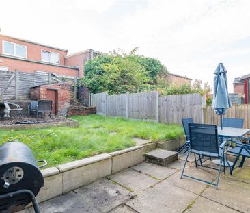 2 bedroom end of terrace house to rent - Photo 2