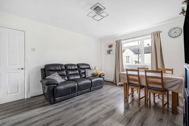 Cherry Crescent, Brentford, TW8 8NN - Photo 1