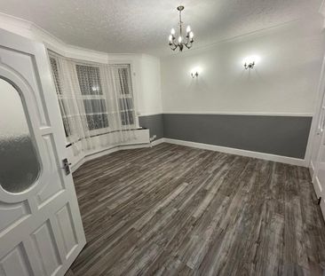 6 Bed End Terrace, Browning Road, E12 - Photo 3