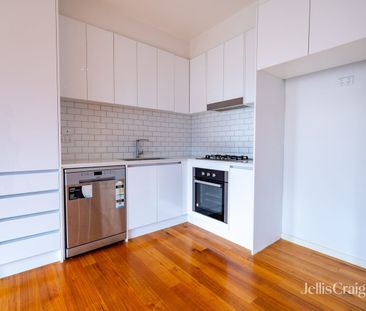 Two Bedroom, Two Bathroom Townhouse in Brunswick - Photo 4