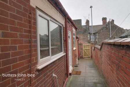 2 bedroom terraced house to rent - Photo 4