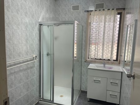 Affordable 5 bedroom house - Photo 5