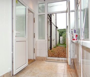 Victoria Road North, Southsea - Photo 5