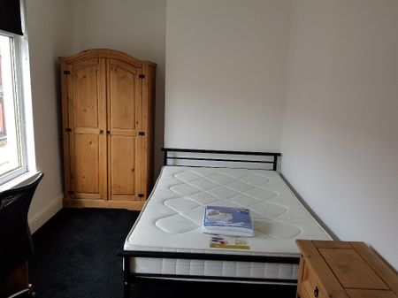 4 BED STUDENT HOME – BILLS INCLUDED - Photo 4