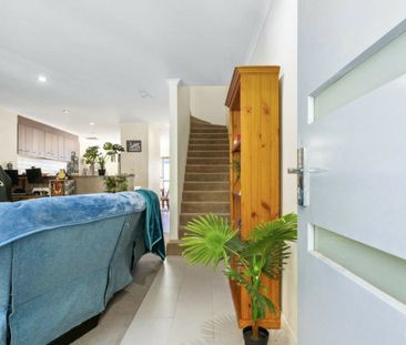 MODERN 3-BEDROOM TOWNHOUSE IN ERSKINE - Photo 2