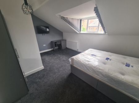 3 Bed - Flat 2, 47 Clarendon Road, Woodhouse, Leeds - LS2 9NZ - Student - Photo 2