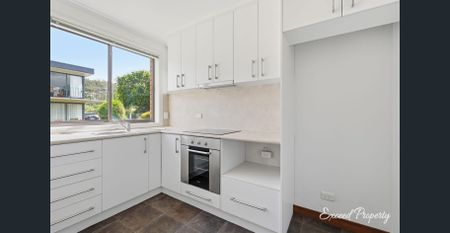 Comfortable Two-Bedroom Ground Floor Unit Near the Beach - Photo 5