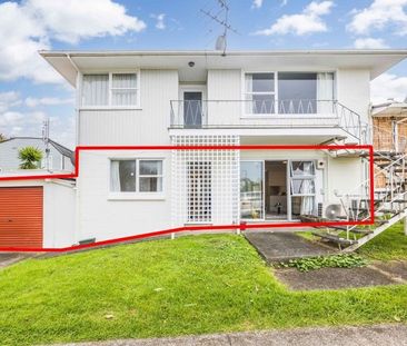 Beautifully Renovated Home in a Prime Onehunga Location - Photo 1