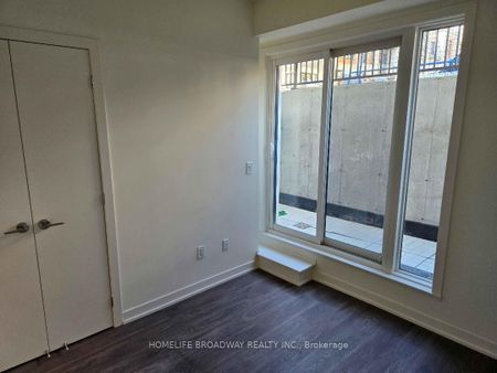 Condo Townhouse For Lease | N8135944 - Photo 4