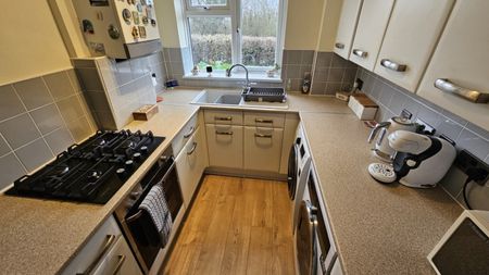 1 bed Apartment - To Let - Photo 3