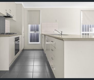 Beautiful 3-Bedroom 2-Bathroom Home - Photo 4