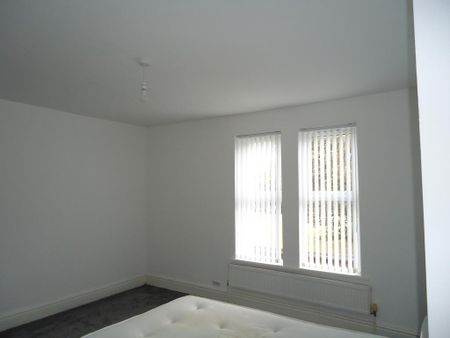 4 bedroom apartment to rent - Photo 3
