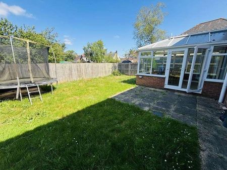 St Bedes Drive, Boston, PE21 - Photo 4