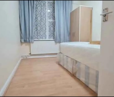 1 bedroom in a flat share to rent - Photo 6