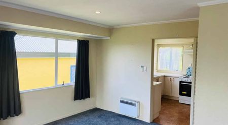 Ready to movie in 3 Bedroom 2 Bathroom property - Photo 2