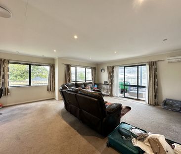 3-Bedroom Home in Lower Hutt! - Photo 2