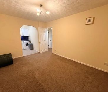 2 bedroom ground floor flat to rent - Photo 1
