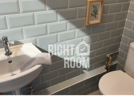 Room 3, Burgess Road, Southampton SO16 - Photo 3