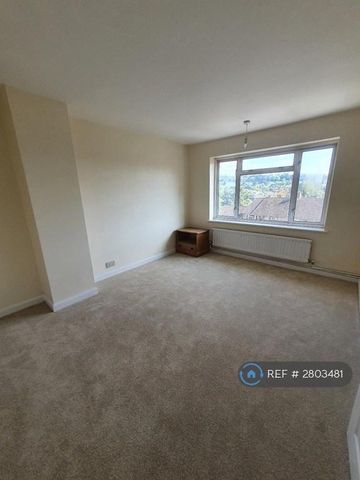 4 bedroom semi-detached house to rent - Photo 5