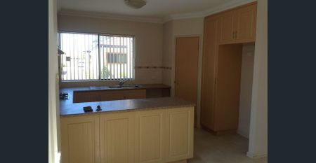 Beautiful Townhouse in Stirling - Photo 3