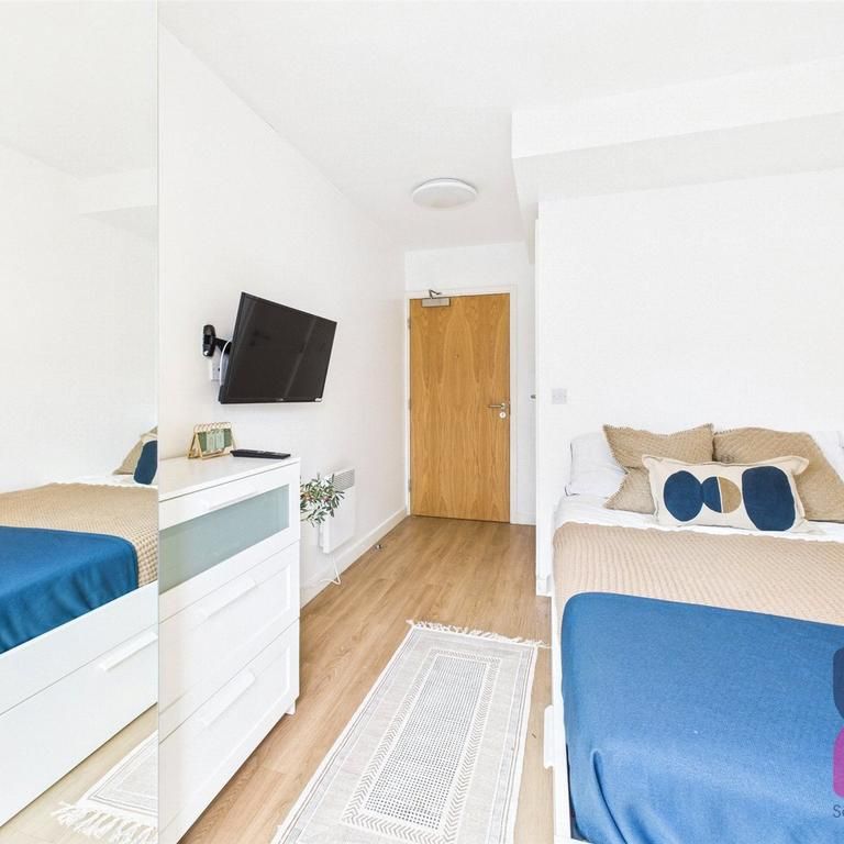 5 bedroom flat to rent - Photo 1