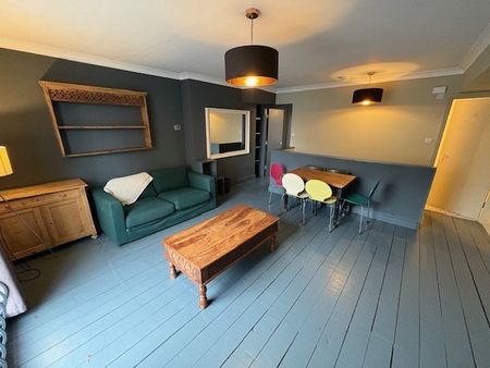 2 Bed Flat, Lansdowne Way, SW8 - Photo 2