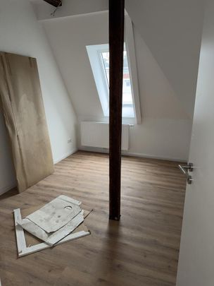 Nur für Physio oder Ergotherapeut Charmante sanierte 2 oder 3-Zimmer-Altbauwohnung Neubau-Standard. - Photo 1